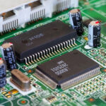 半導体が映ったアイキャッチ画像